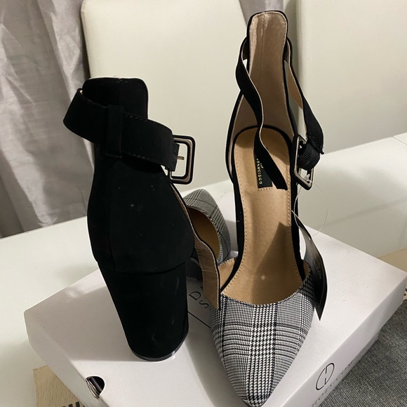 Heels - Picture 2 of 3